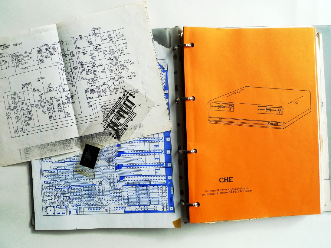 The manual comes with schematics, blueprints and even masks. © 1981 Computer Hobbyvereniging Eindhoven